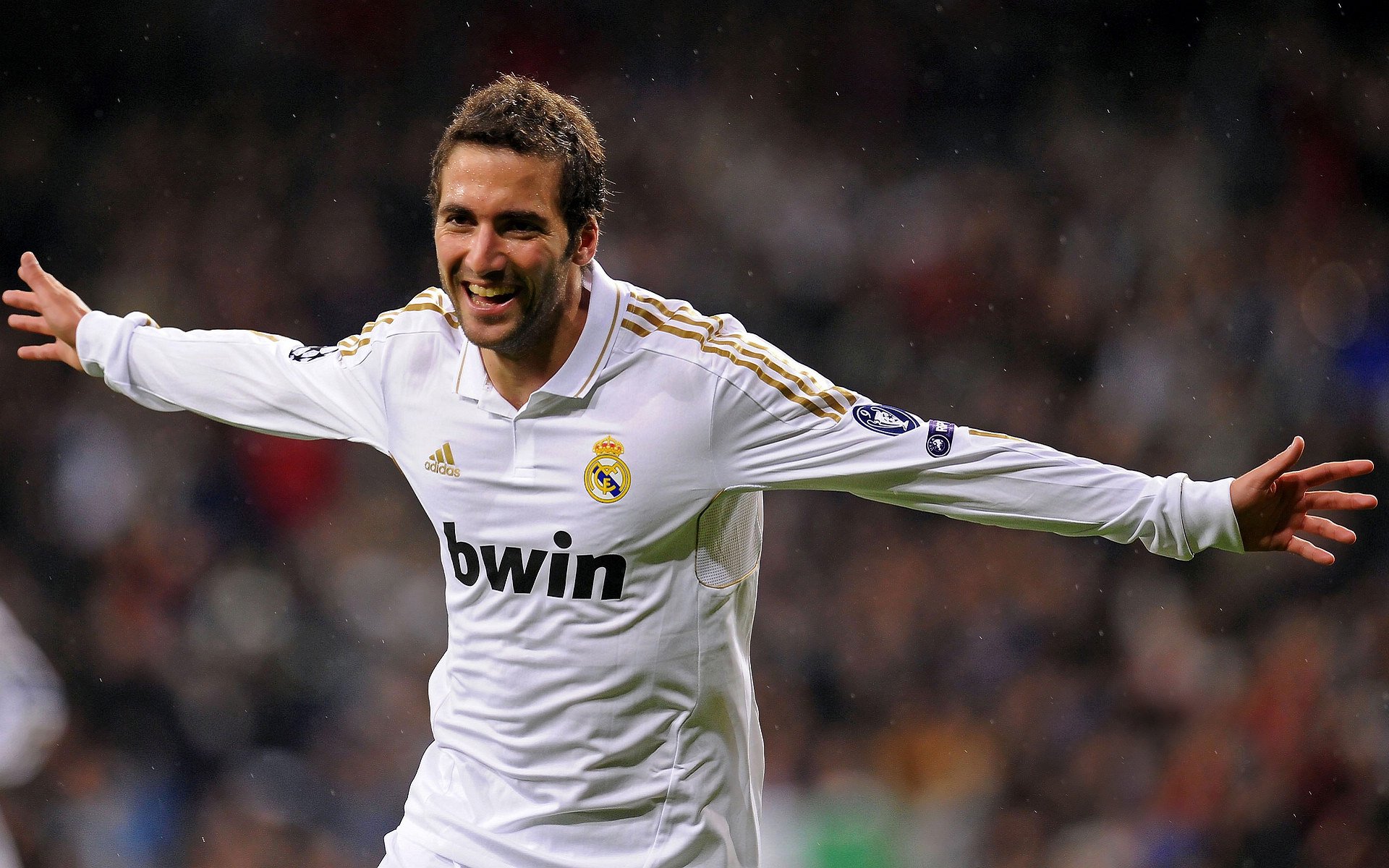 湖人对热火首节天赐演出：海斯神准三分，布朗尼空接暴扣燃爆全场